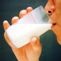 牛乳は死亡リスクを下げる？