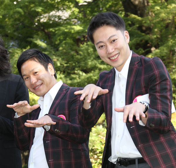川島章良さん（左）