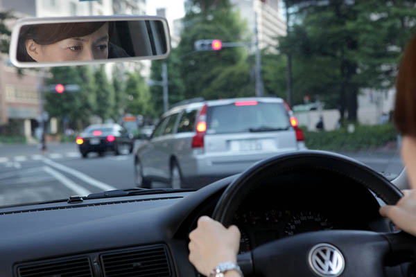 緑内障は視野が狭くなり、交通事故を起こしやすい