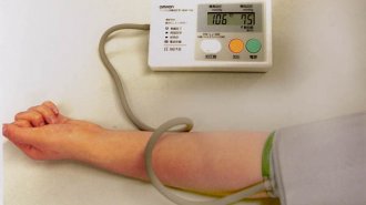 血圧は毎日測って手帳に記録するべきなのか