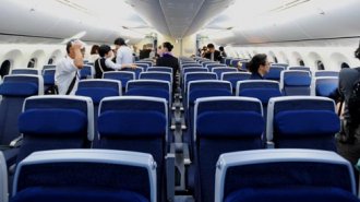 飛行機内で感染リスクのもっとも高い座席はどこだ？