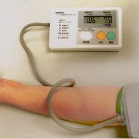 血圧測定が日常生活の一部になっている人はたくさんいる
