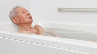 医学博士に聞いた 高齢者が“熱い風呂”を好むのはなぜだ？