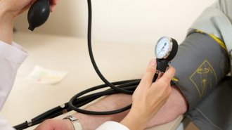 「白衣高血圧」の人は健康な人より心臓病のリスクが高い