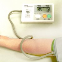 家庭用血圧計は3000万台売れたが…自宅で測らない選択肢も