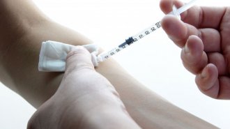 海外旅行で感染 A型とB型の肝炎はワクチンで予防する
