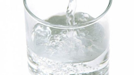 熱中症の前兆…喉の渇きは「水分の1％の損失」で発生する