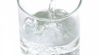 熱中症の前兆…喉の渇きは「水分の1％の損失」で発生する