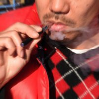 原因不明の肺疾患 非正規の電子たばこカートリッジが関係？