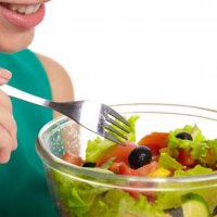 専門誌で論文報告 野菜や果物は白内障の予防に有効なのか？