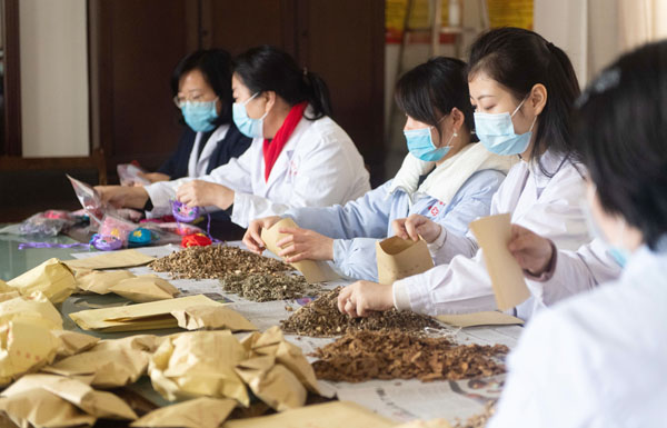 コロナ用の漢方薬をつくる中国の施設