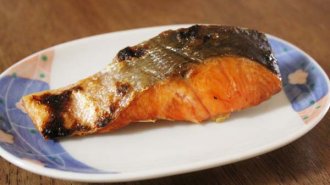 高タンパクで低カロリーの「鮭」は皮まで食すべし