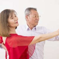 高齢者の転倒予防にはダンスが効く 米国専門誌で研究論文