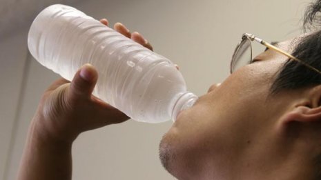 唾液腺<上>歯科医が指南 唾液分泌を促進させる水分補給法