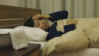 風邪をひくと眠くなるのはなぜか しっかり寝れば早く治る？