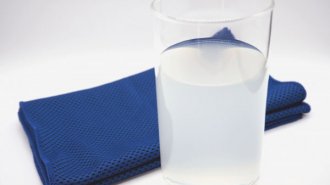 「低張性脱水」には適量の電解質を含んだ経口補水液を補給