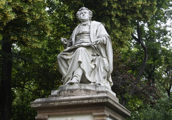 ウィーン市立公園のフランツ・シューベルト像