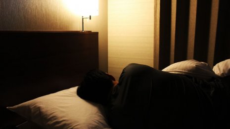寝る前に音楽を聴くと睡眠の質が悪化する イヤーワームが発生