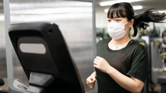 マスクを着用しながらの運動は安全なのか 米国で論文報告