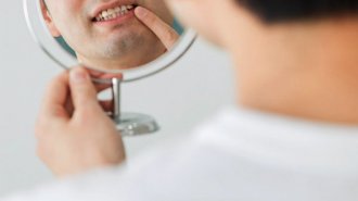 歯を白くする「ホワイトニング」は体や歯に害はないのか？ 中高年男性の希望者も増加中