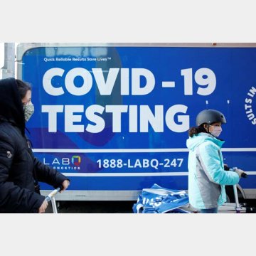 新型コロナウイルスの無料検査ラボ＝ニューヨーク