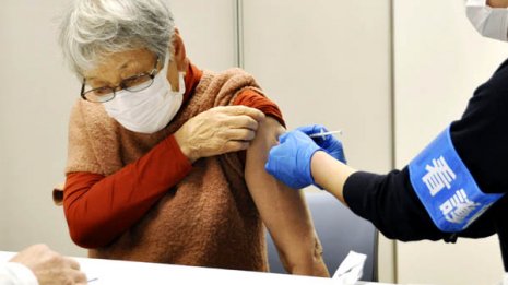 4月1日までにワクチン接種後の死亡報告1667件 厚労省が報告