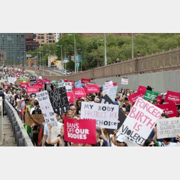 中絶の権利を主張するデモ（ニューヨーク・ブルックリン）