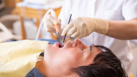 歯周病をコントロールする「歯周組織再生療法」とはどんな治療なのか