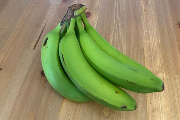 青バナナのパウダーや加工品が注目されている