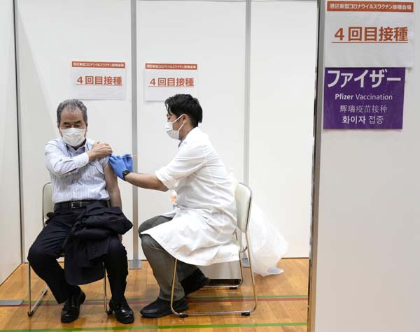 東京都港区で行われた新型コロナワクチンの４回目接種