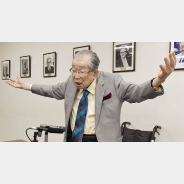 104歳を前に出版記念会見を行う日野原重明さん（2015年）／（Ｃ）共同通信社