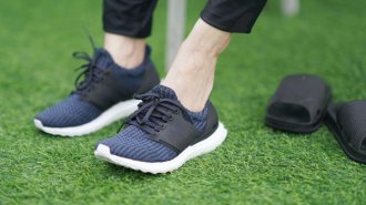 「靴」を変えれば膝痛が改善する？ 6割が効果を実感 豪州の研究グループが発表