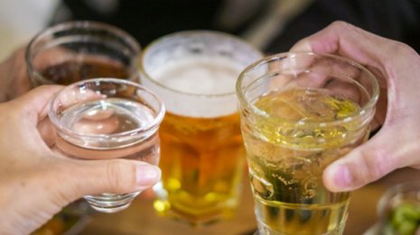 尿酸値が上がりにくいお酒の種類は？ 米学術誌で日本の研究を報告