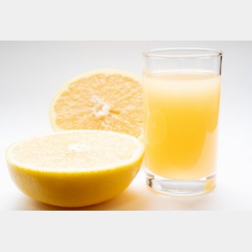 グレープフルーツに薬の分解を抑制する成分があり、ジュースはより多く含まれている（写真はイメージ）