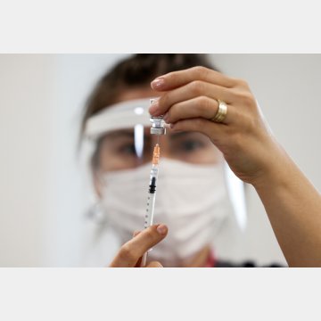 新型コロナワクチンの接種回数が多いほど死亡リスクが減少（Ｃ）ロイター