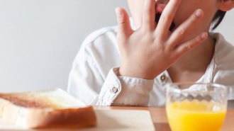子供がしっかり食べているはずが栄養不足？ 朝食に「グラノーラ」プラスオンで早起き&快便