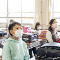 インフルとコロナ感染拡大…学校関係者はマスクに関する科学的研究成果を知るべきだ