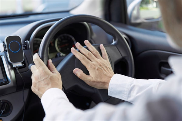 若年運転者と比べて高齢運転者の事故リスクは低い