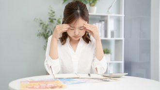 女性に多い片頭痛…月経で貧血傾向になるとなぜ頭痛が起こるのか