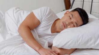殿様枕症候群…12センチ以上と高い枕の人は脳卒中になりやすい